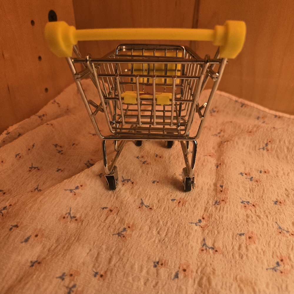 Vintage-Style Mini Barbie Shopping Cart - Picture 5 of 5